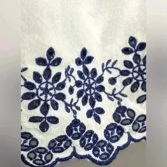 Old Navy Eyelet floral Blouse (245) - Picture 4 of 12